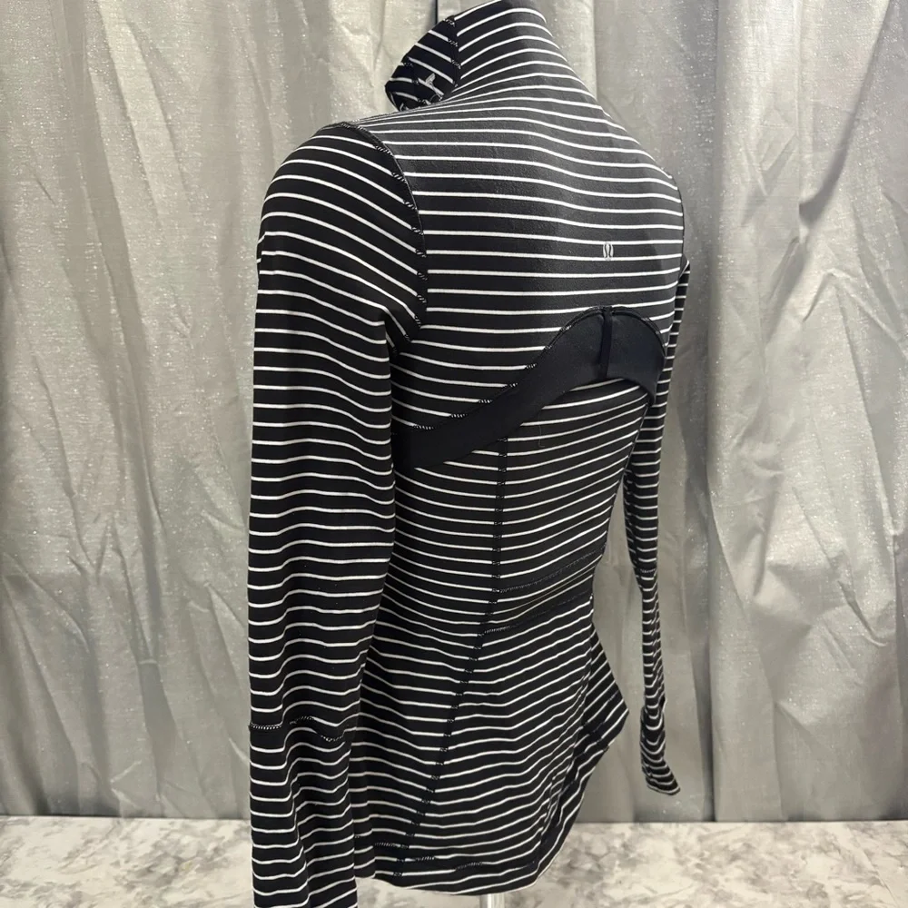 Lululemon Black and White parallel Define Jacket - Picture 5 of 15